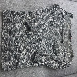 ONLY - Black and white scoop neck sweater